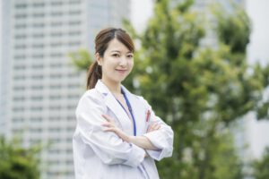 【2021年最新版】ソーシャルワーカーになるには?年収や必要な資格も