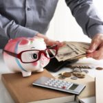 気になる?国家公務員・地方公務員の平均貯金額や平均年収を解説