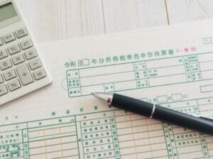 来年は青色申告にするべき?確定申告の青色、白色ってそもそも何?