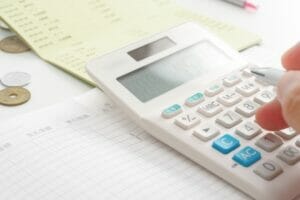 通帳を見てニヤニヤしちゃう。貯金が好きな人の心理とは