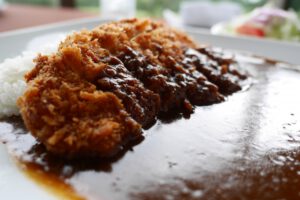 ココイチが高くて客が急減|1000円を超えるからトッピング出来ない!?