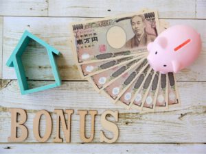 使い道のトップは貯蓄！実はボーナスが投資を始めるのに最適なワケ