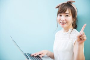 テレワークの服装で女性におすすめしたいものとは