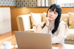 テレワークに集中できない？原因と対策を解説します