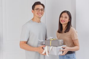 誕生日プレゼントはなにが喜ばれる?男性・女性別のおすすめアイテム