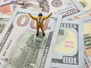 富裕層の４人に１人は会社員！？サラリーマンが投資や貯蓄で「億る」方法