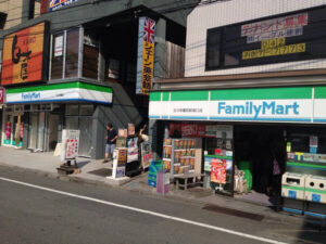 なぜコンビニチェーンはドミナント戦略を採用するのか？問題点は？