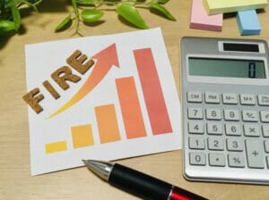 FIRE(ファイア)に必要な貯金額は◯万円!体験談や早期退職との違いも