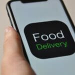 Uber Eatsで人気爆発!2021年のフードデリバリー市場規模は?