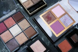 アイシャドーでいつも残る色ってなぜ？「捨て色」と呼ばれるカラーマーケティングの秘密