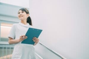 収入アップの近道?!企業勤務の看護師のメリットやデメリットを徹底解説!