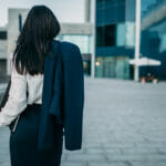 女性だって気になる!オーダースーツのメリットとデメリットを徹底解説!