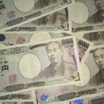 日銀が24年ぶりにドル売り・円買い為替介入。消費者にはどのような影響が?