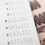 すごく気になる、年代別の平均貯金額と貯金のコツを紹介!